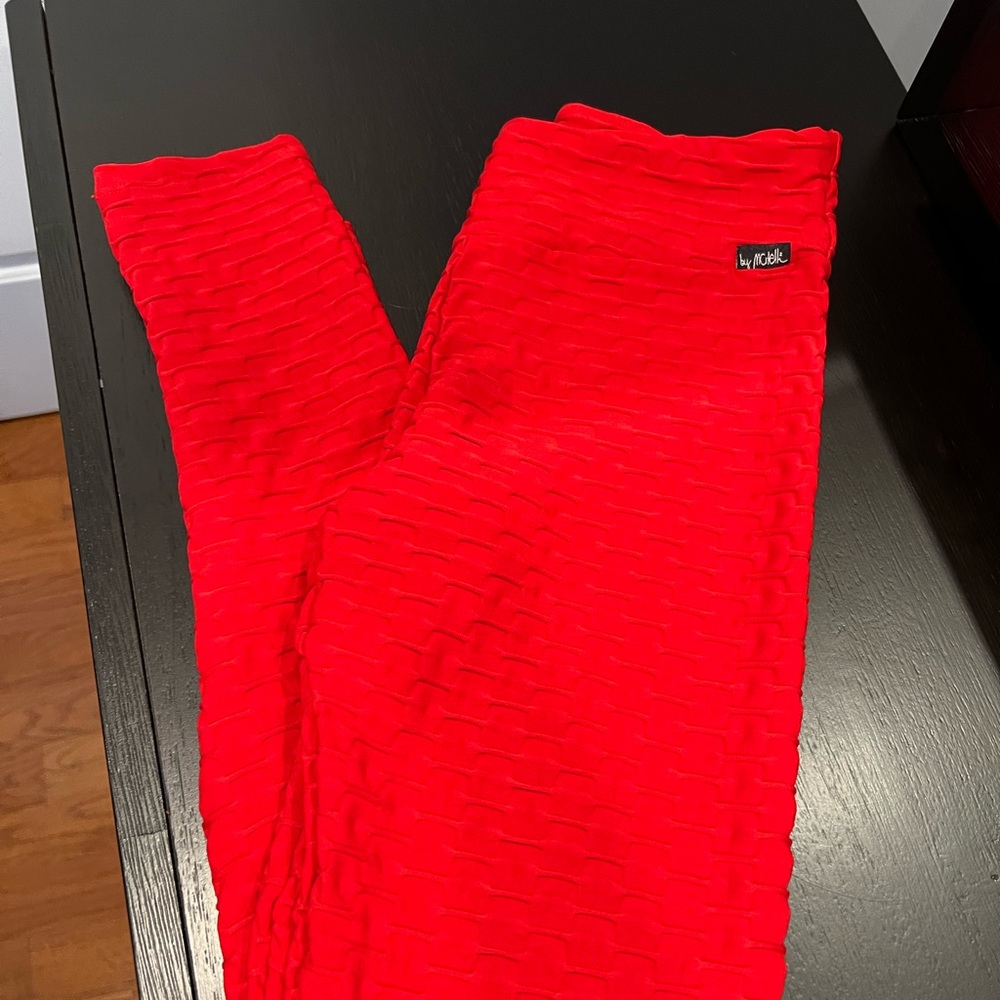 Lici Fit Red Textured Leggings. Brand new. Size M.